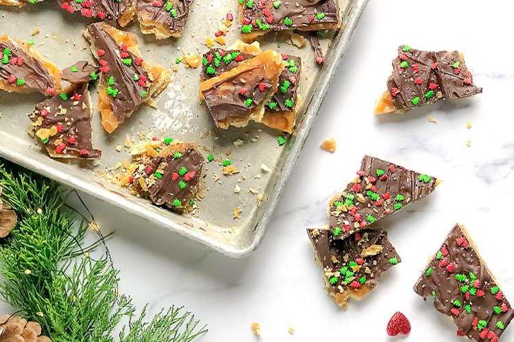 sweet and salty saltine toffee