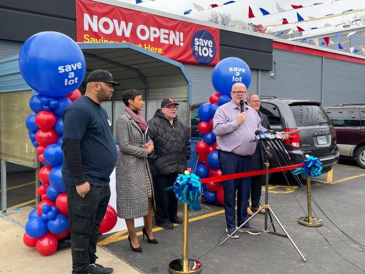 Ribbon cutting at Save A Lot West Lawn Chicago location