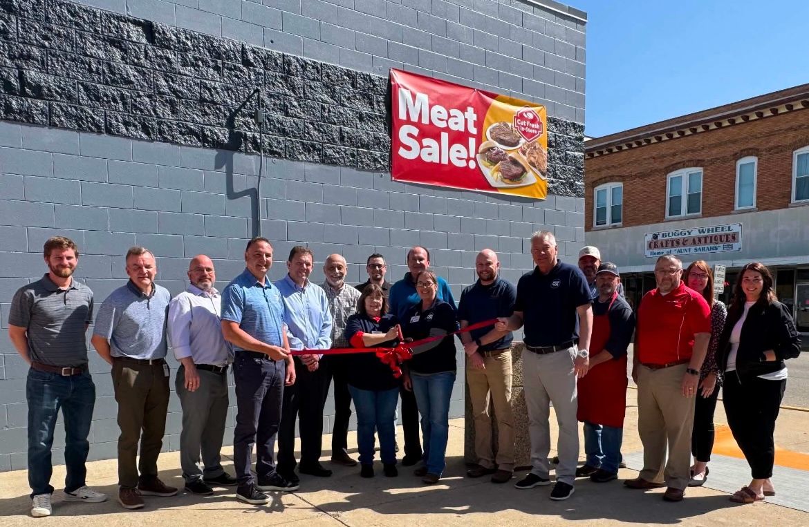 Newsroom 5 Save A Lot Celebrates Grand Opening of New Arthur, Illinois Store