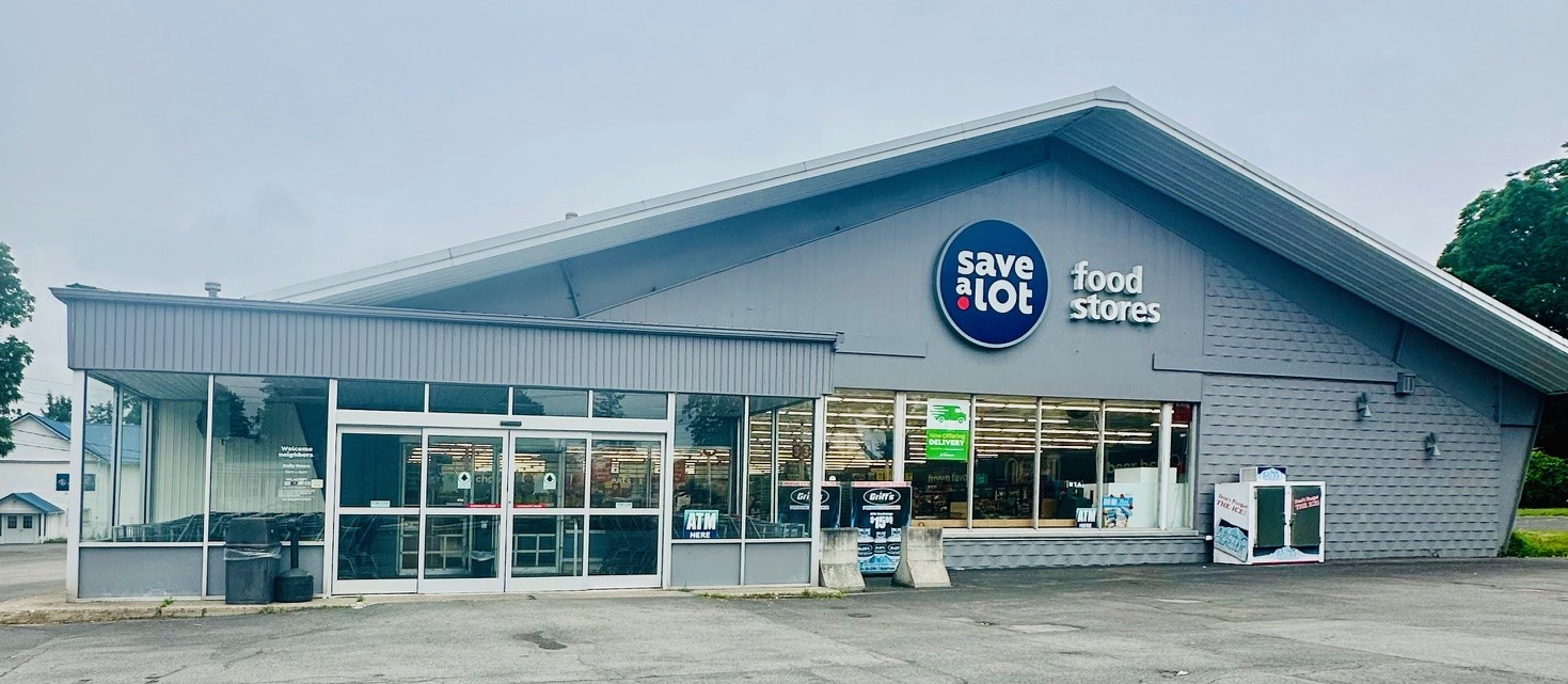 LeRoy Save A Lot Celebrates Customers